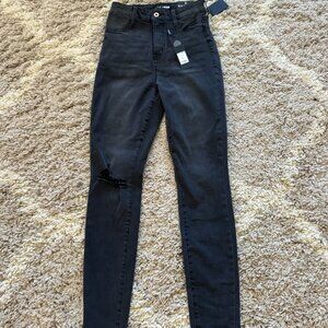 Stretch Curvy Ripped Skinny Jean